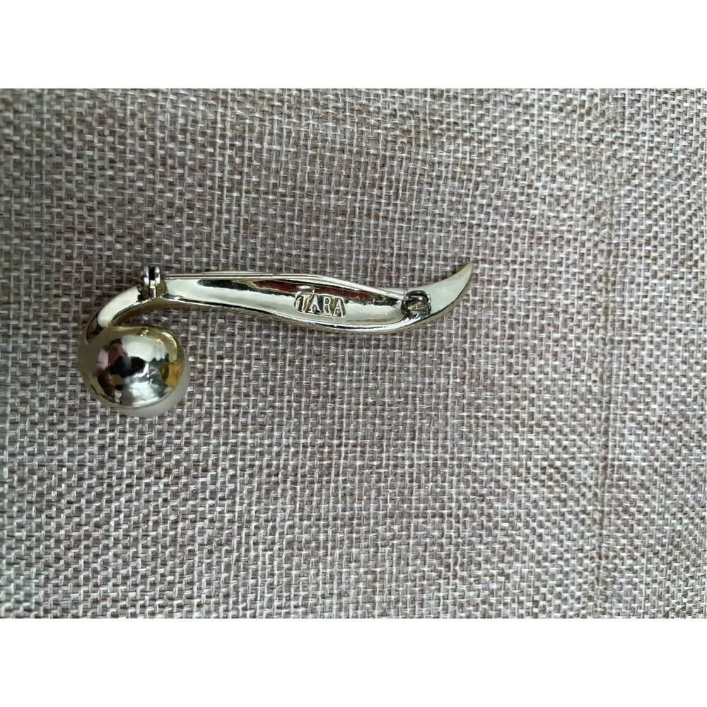Vintage Bundle of 4 Broaches Pins Goldtone Stamped